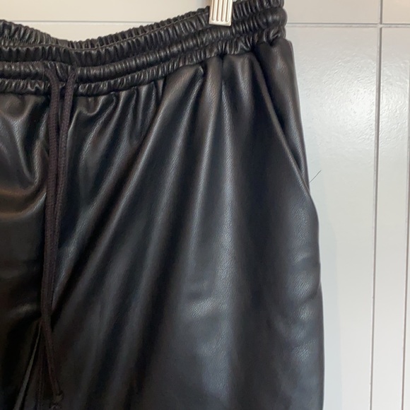 H:ours black leather pants - Picture 6 of 9